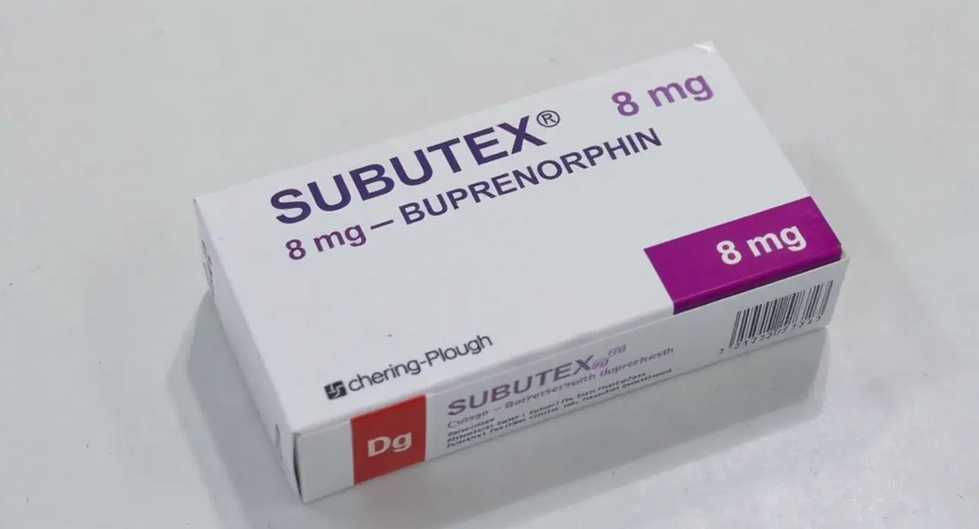 Farmaceutisk æske mærket Subutex 8 mg Buprenorphin med medicinsk branding og doseringsoplysninger på klinisk baggrund