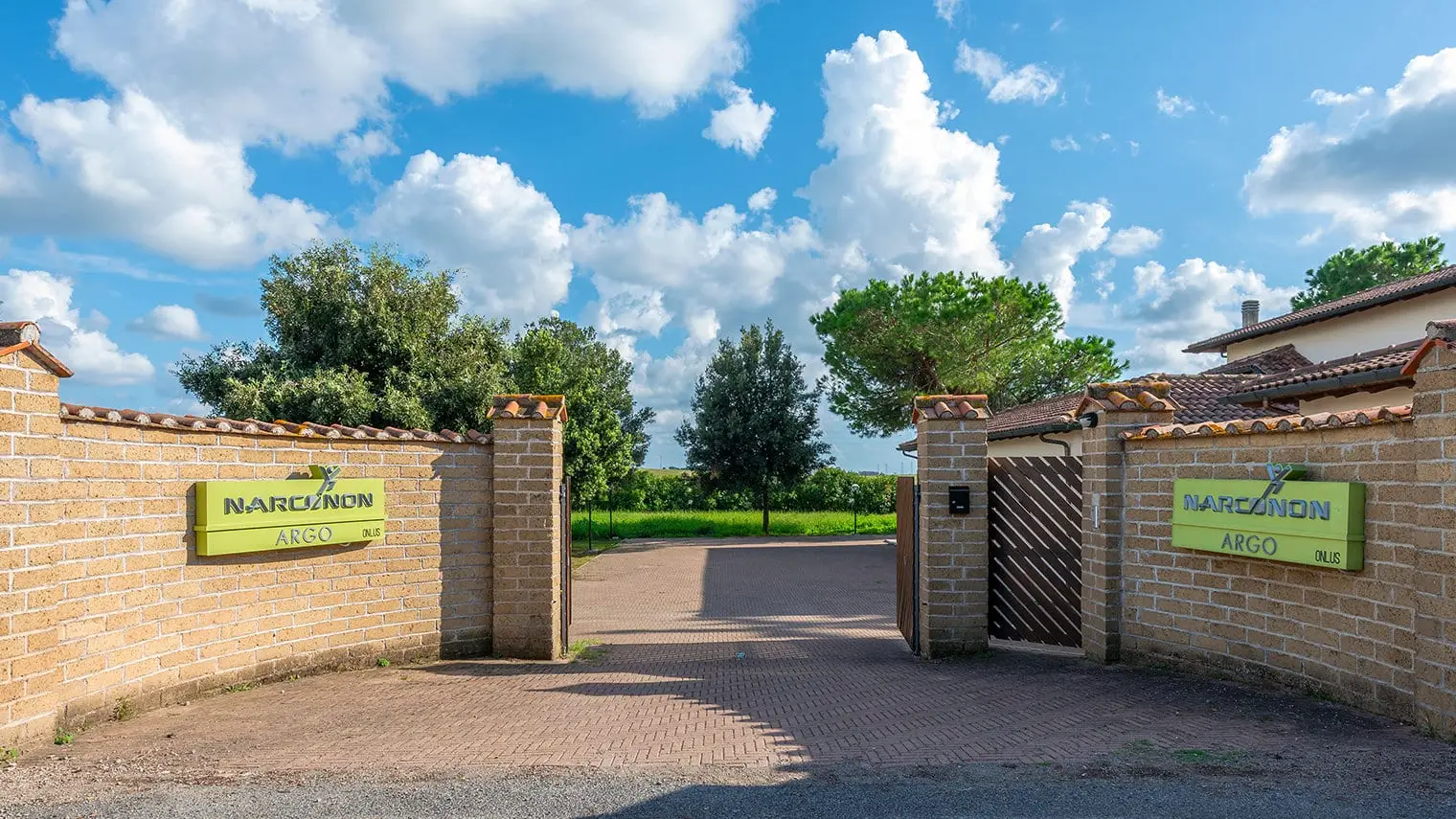 Narconon Argo rehabiliteringssenter i Roma, Italia, er omgitt av frodige hager og tilbyr et rolig miljø for rehabilitering av rusavhengige