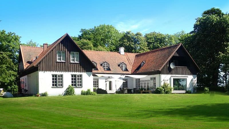 Narconon Eslöv rehabilitation center in Sweden, located in a historic manor house with natural surroundings and recovery facilities